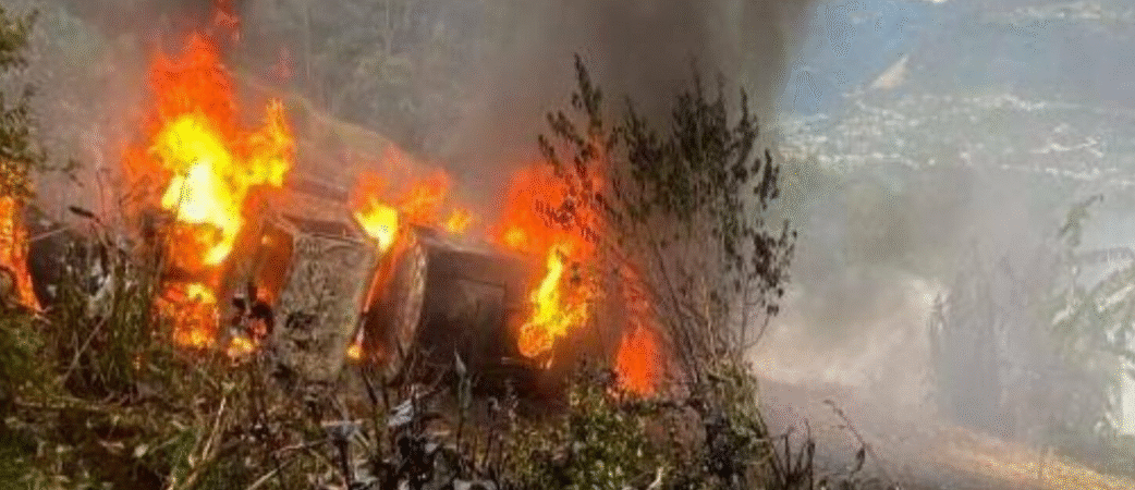 Un muerto por volcadura y explosión de una pipa en Chamula, Chiapas